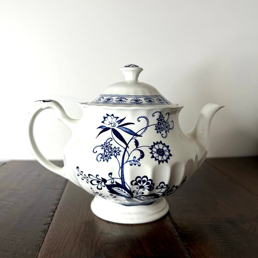 Vintage J&G Meakin England Classic White Blue & White Teapot | English Ironstone